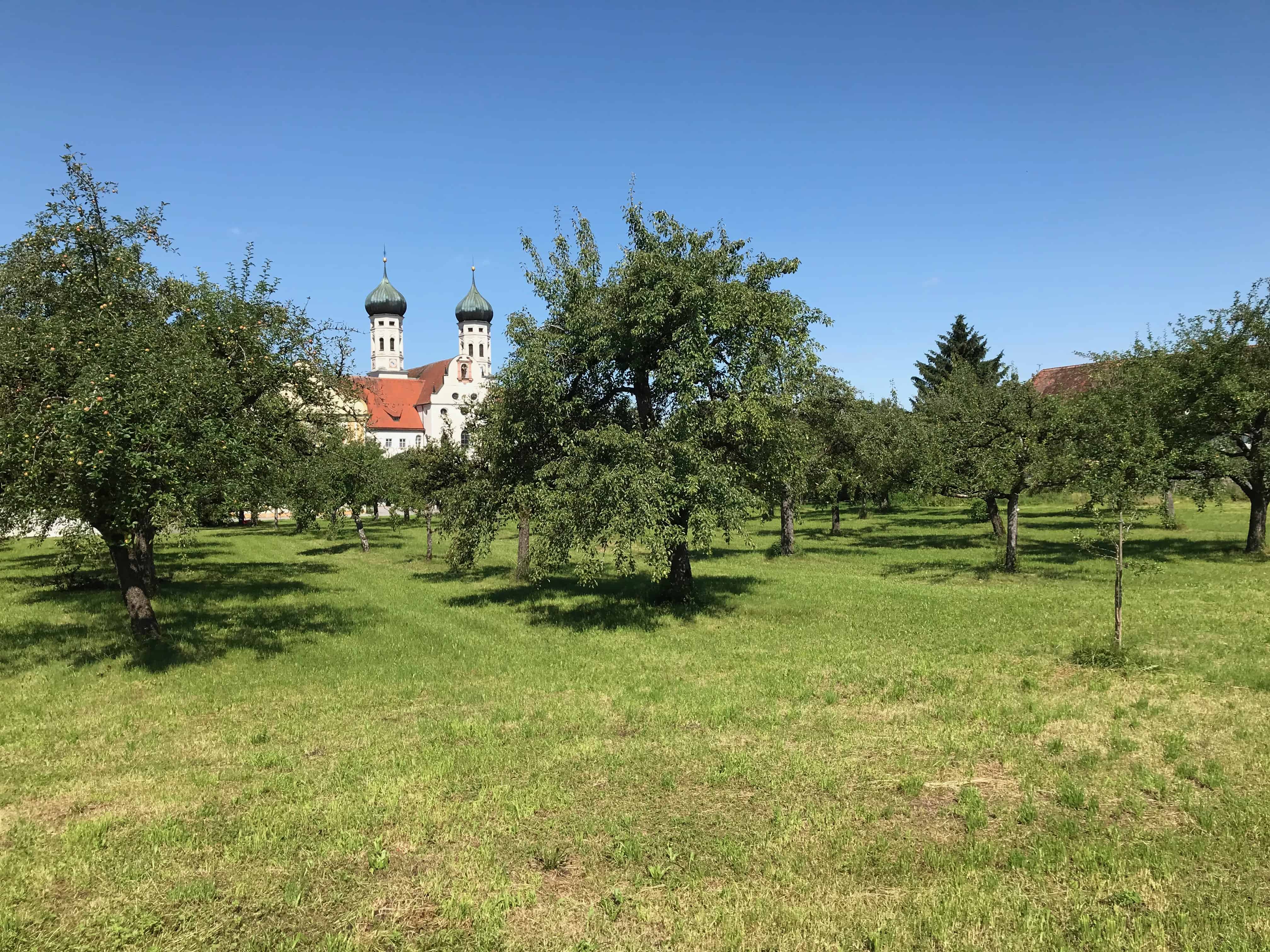 Von der Klostergaststätte Benediktbeuern zur Loisach ( moderat  |  2:20 h  |  9,8 km  | 23 Hm )