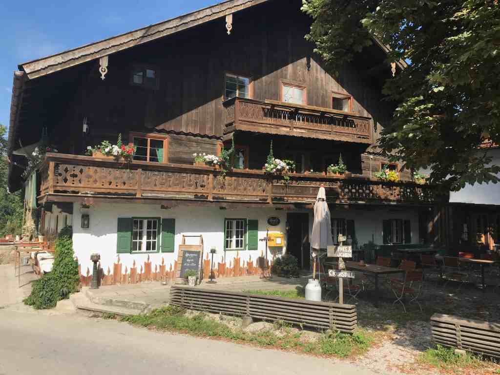 toelzer wege ramsau das gasthaus eingang und biergarten